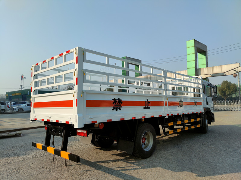 東風(fēng)D9 6.2/6.8米(國六)氣瓶運(yùn)輸車