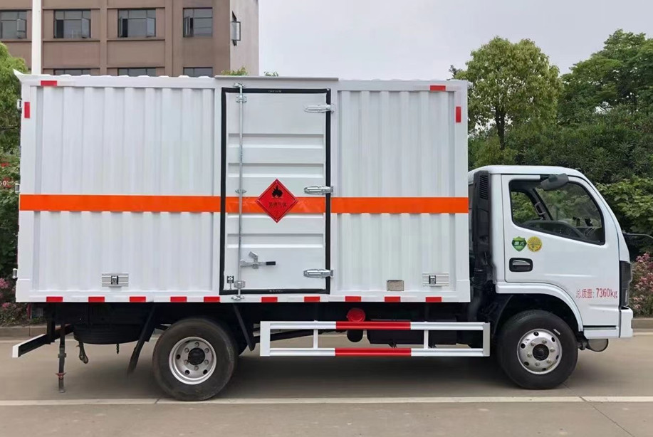 東風(fēng)4.1米（大額載）國六3類燃液體廂式運輸車