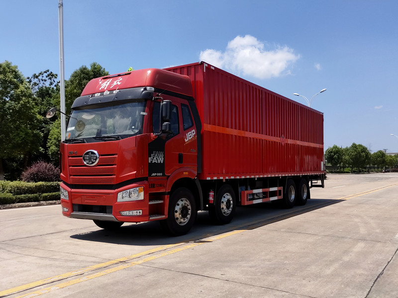 解放4軸8.6/9.6米(國六)3類易燃液體廂式運輸車