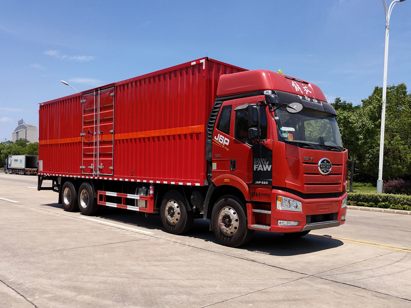 解放4軸8.6/9.6米(國六)3類易燃液體廂式運輸車