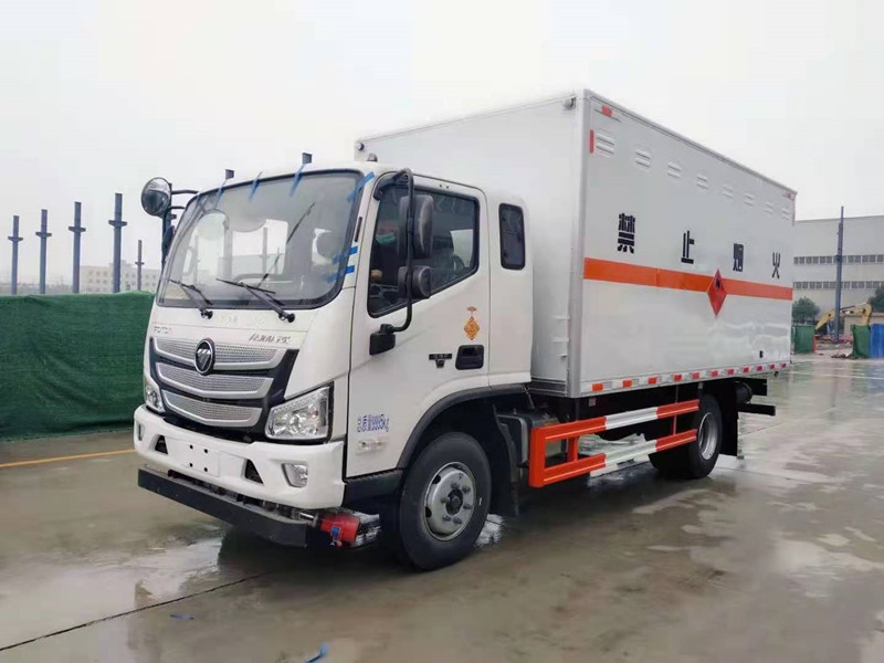 福田歐馬可4.15米(藍(lán)牌)易燃液體廂式車