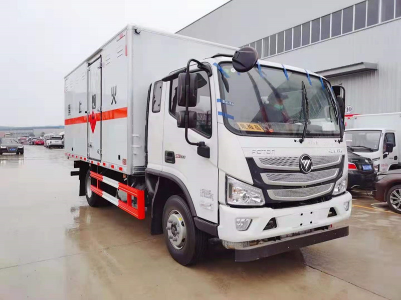 福田歐馬可4.15米(藍(lán)牌)易燃液體廂式車