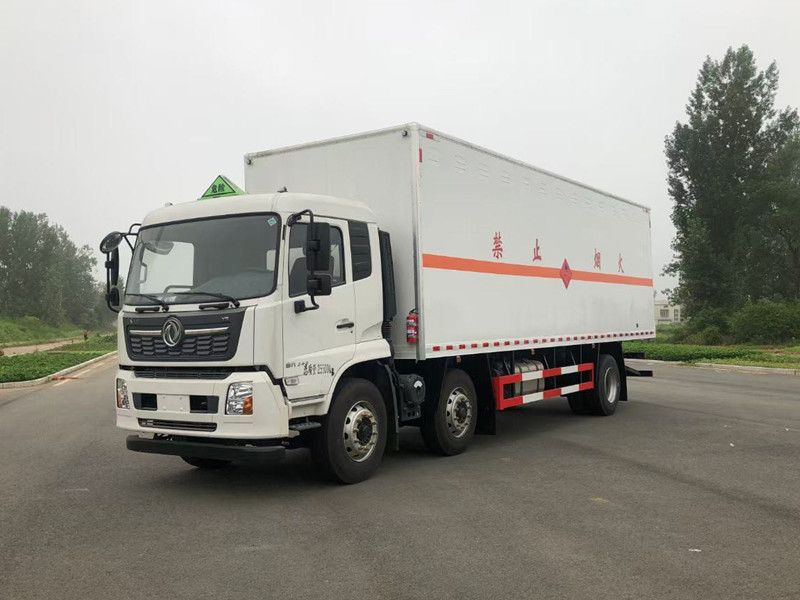 天錦三軸7.7/8.6/9.6米(國六)3類易燃液體廂式運(yùn)輸車