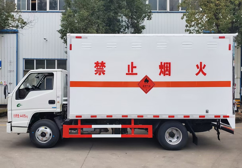 江鈴4.15米(藍(lán)牌)國六氣體廂式運(yùn)輸車