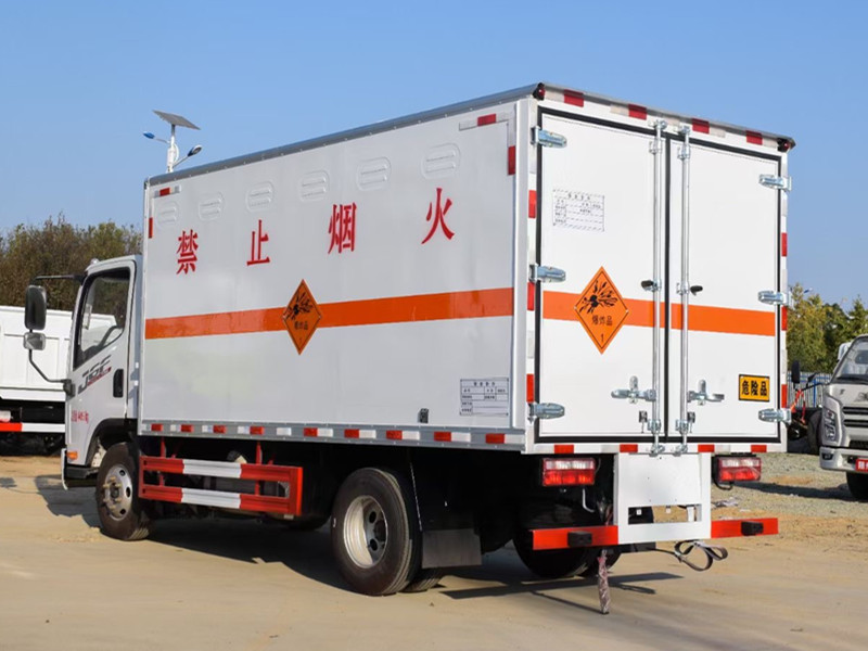 解放J6/虎VN4.15米（藍(lán)牌）易燃?xì)怏w危險(xiǎn)品運(yùn)輸車