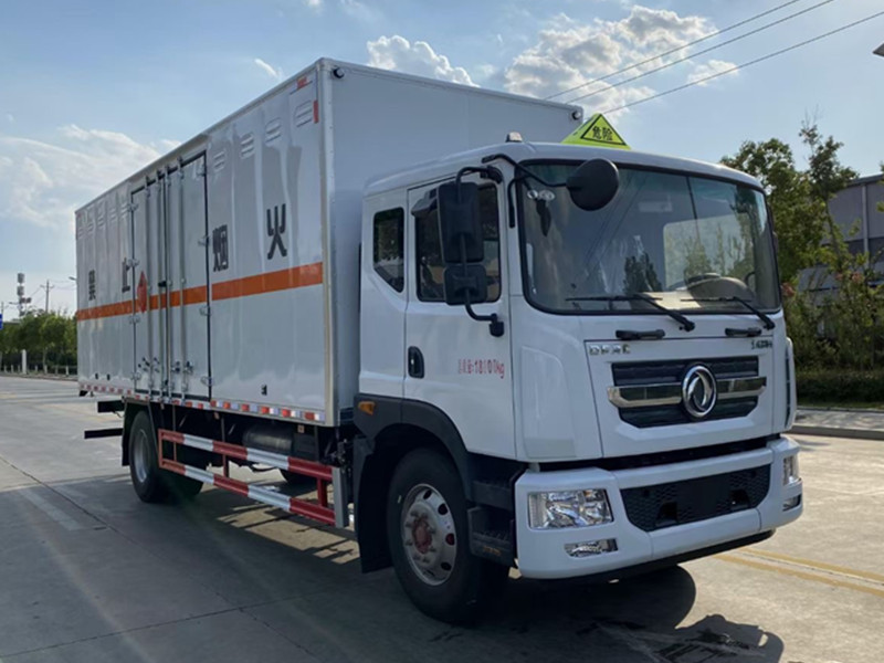 東風(fēng)D9  6.2/6.8米(國六）車廂6.2米/6.8危貨車