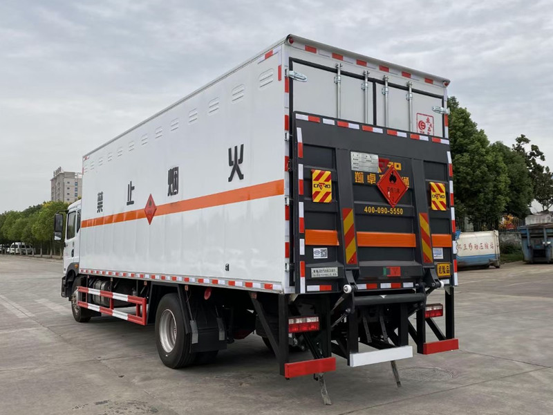 東風(fēng)D9  6.2/6.8米(國六）車廂6.2米/6.8危貨車