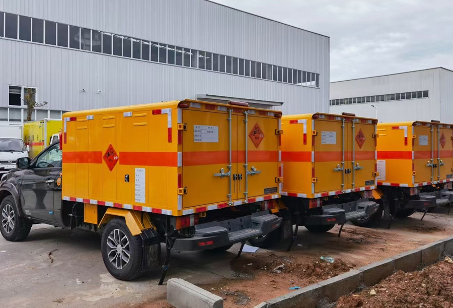 江鈴皮卡四驅(qū)2.25米（國六）爆破器材運輸車