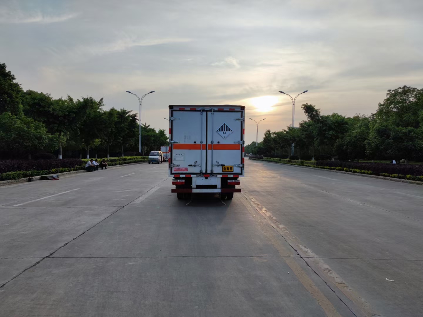 東風途逸2.6/3.1/3.5米(藍牌)國六爆破器材運輸車