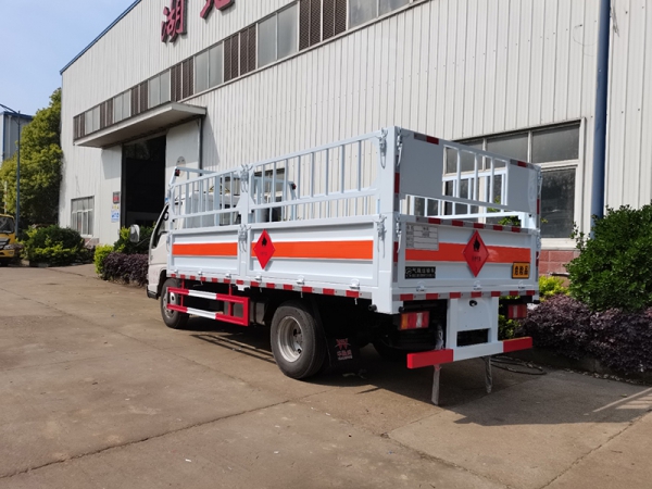 江鈴4.2米（藍牌）氣瓶運輸車國六