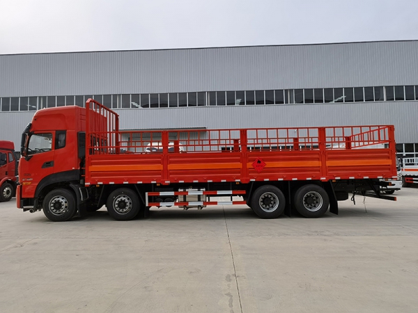 東風(fēng)天龍(8X4)8.6/9.6米(國(guó)六)2類氣瓶運(yùn)輸車