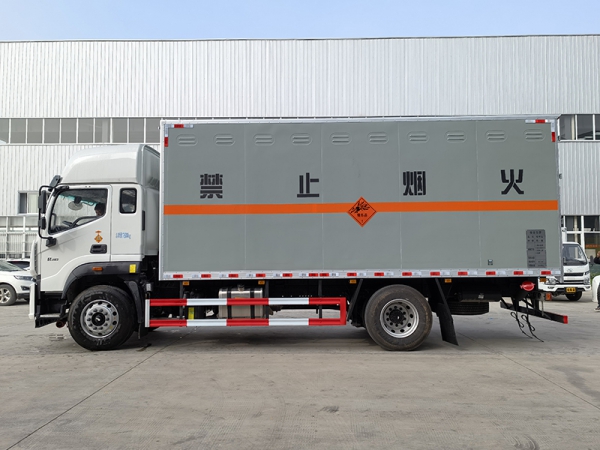 福田歐航6.2/6.8米（國六）爆破器材運(yùn)輸車