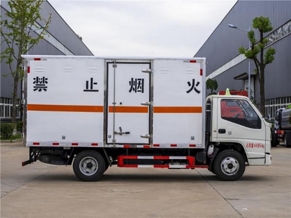 江鈴順達(dá)4.2米(藍(lán)牌)1類國六爆破器材運輸車