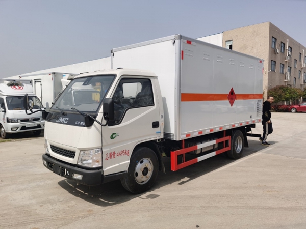 江鈴順達(dá)4.2米(藍(lán)牌)1類國六爆破器材運輸車