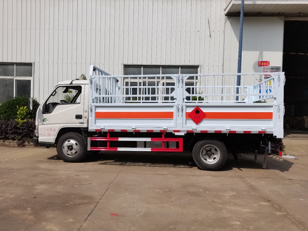 江鈴4.2米（藍牌）氣瓶運輸車國六